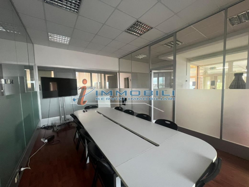 Immagine 9 di Ufficio in affitto  in VIALE CERTOSA a Milano