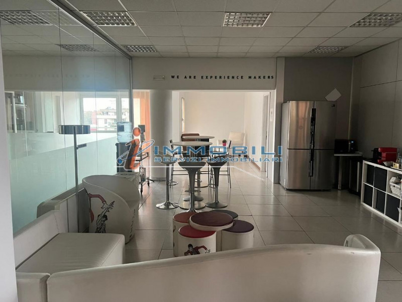 Immagine 18 di Ufficio in affitto  in VIALE CERTOSA a Milano