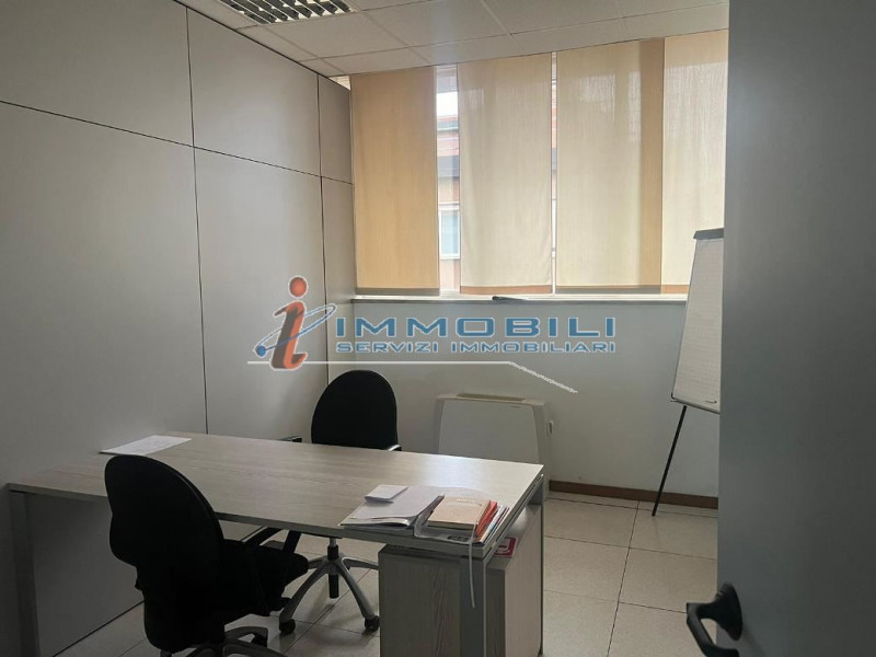 Immagine 21 di Ufficio in affitto  in VIALE CERTOSA a Milano