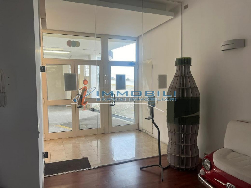 Immagine 23 di Ufficio in affitto  in VIALE CERTOSA a Milano