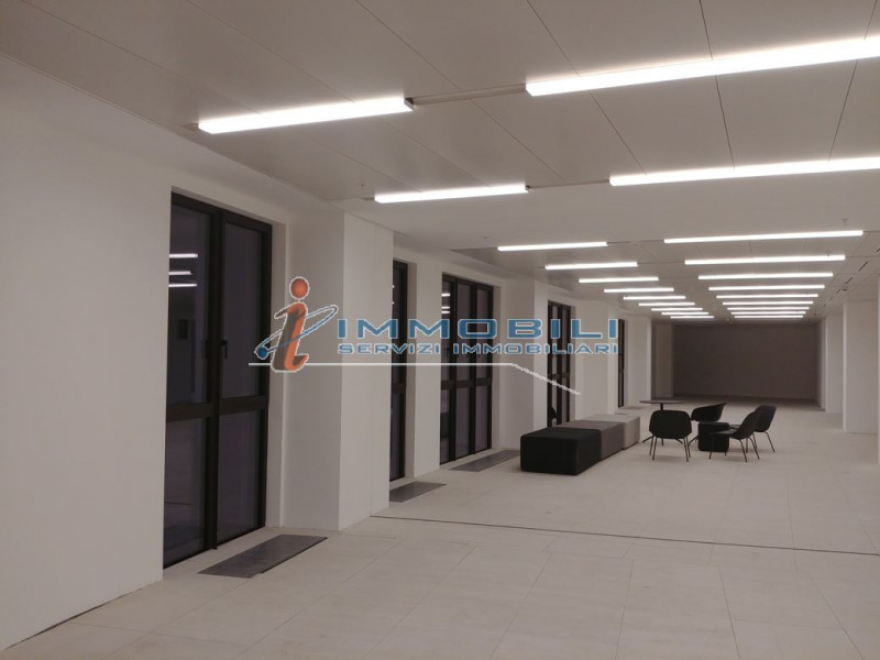 Immagine 4 di Ufficio in affitto  in CORSO VITTORIO EMANUELE II a Milano