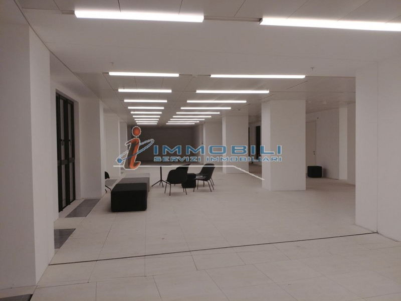 Immagine 6 di Ufficio in affitto  in CORSO VITTORIO EMANUELE II a Milano