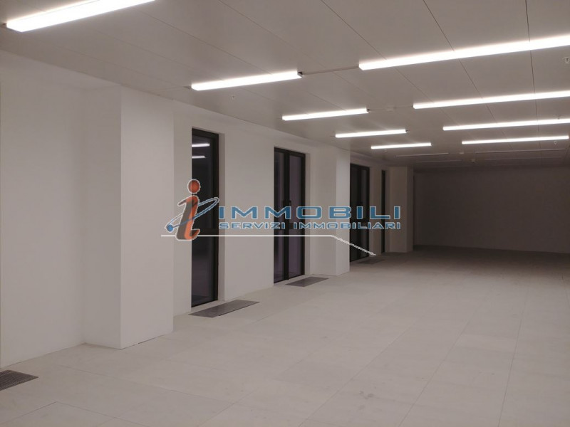 Immagine 1 di Ufficio in affitto  in CORSO VITTORIO EMANUELE II a Milano