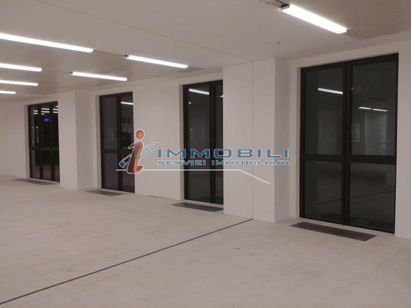Immagine 9 di Ufficio in affitto  in CORSO VITTORIO EMANUELE II a Milano