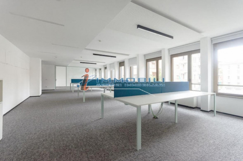 Immagine 4 di Ufficio in affitto  in VIA LOMAZZO PAOLO a Milano