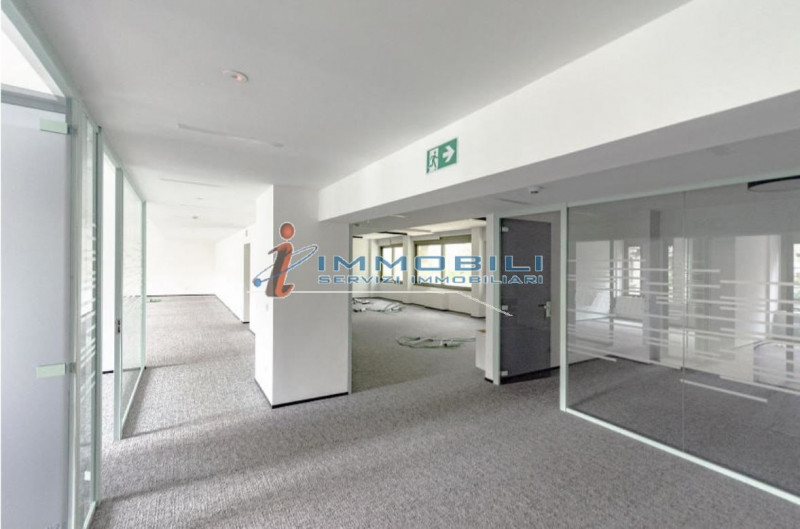 Immagine 5 di Ufficio in affitto  in VIA LOMAZZO PAOLO a Milano