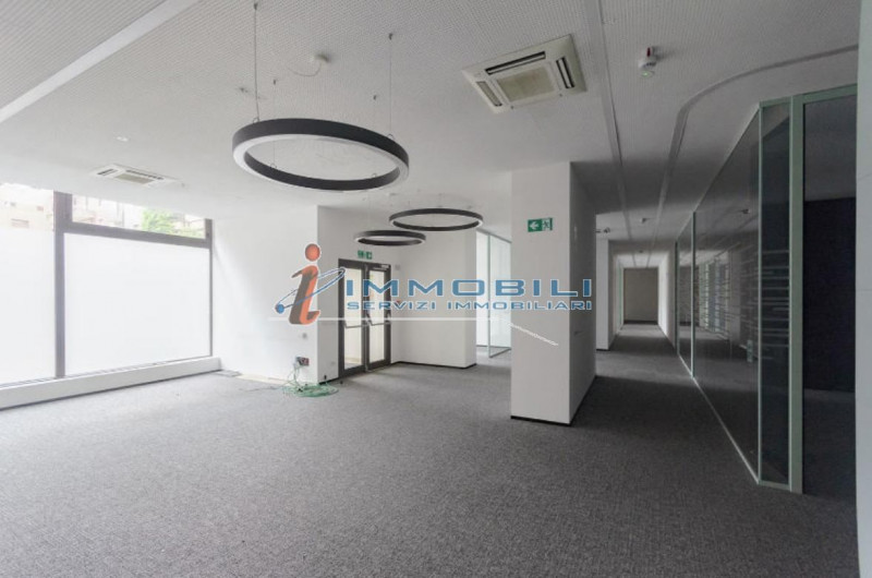 Immagine 6 di Ufficio in affitto  in VIA LOMAZZO PAOLO a Milano