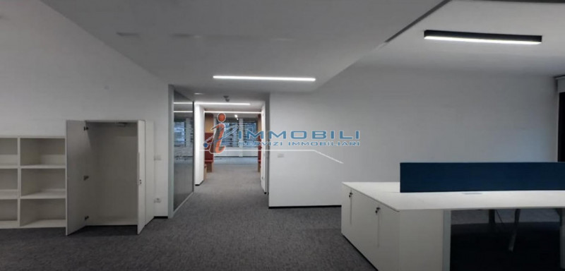Immagine 11 di Ufficio in affitto  in VIA LOMAZZO PAOLO a Milano