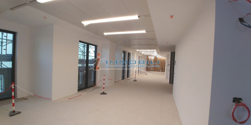 Immagine 13 di Attività commerciale in affitto  in CORSO VITTORIO EMANUELE II a Milano