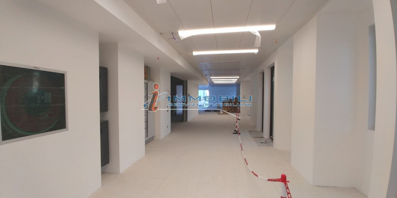 Immagine 19 di Attività commerciale in affitto  in CORSO VITTORIO EMANUELE II a Milano