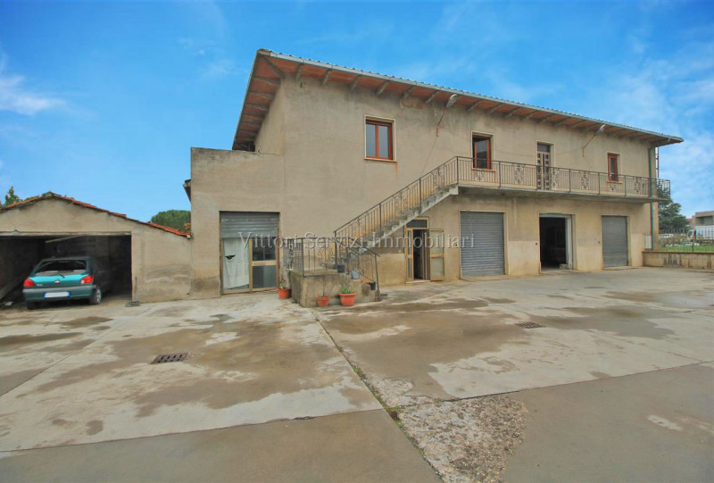 Immagine 1 di Casa indipendente in vendita  in via Basilicata a Torrita Di Siena