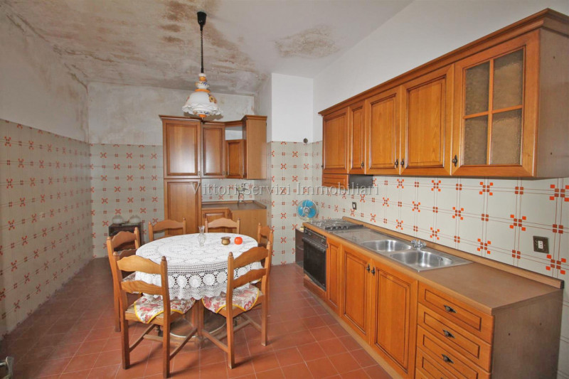 Immagine 7 di Casa indipendente in vendita  in via Basilicata a Torrita Di Siena