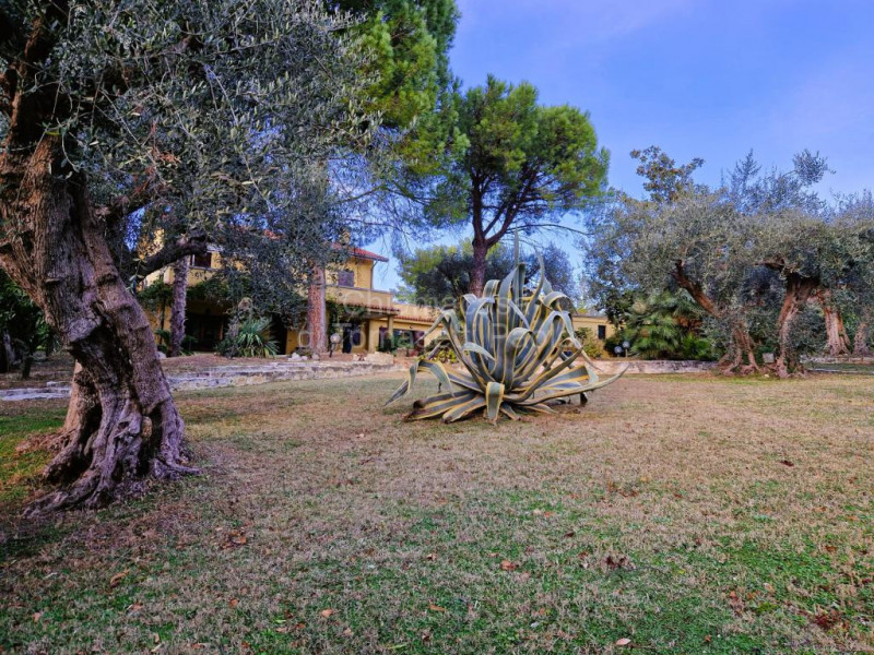 Immagine 5 di Villa in vendita  in roncosambaccio a Fano