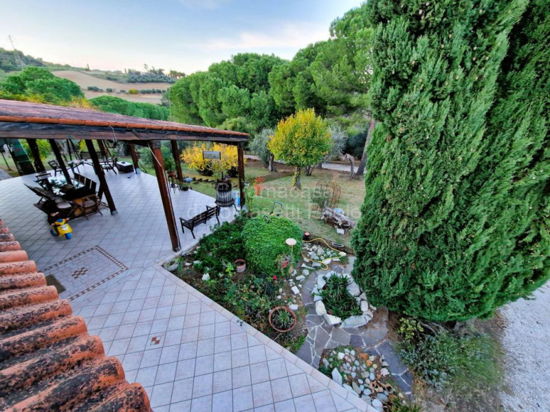 Immagine 7 di Villa in vendita  in roncosambaccio a Fano