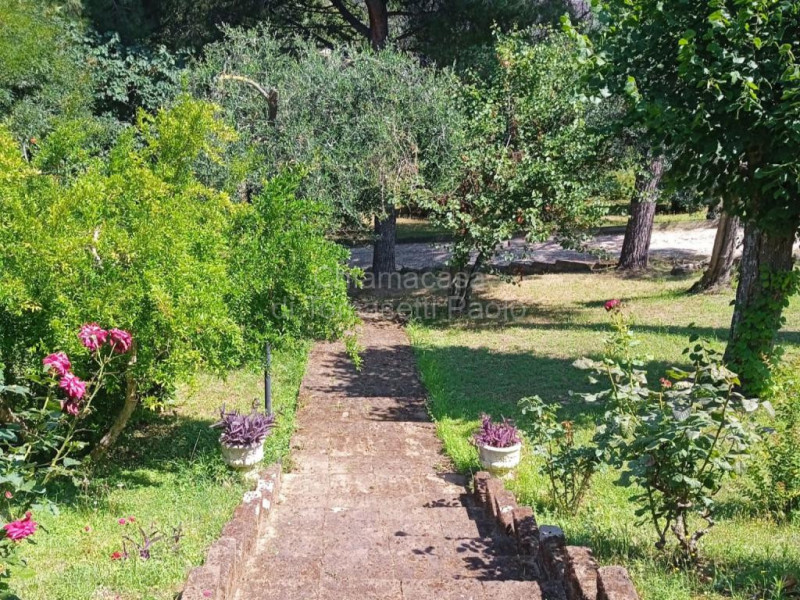 Immagine 10 di Villa in vendita  in roncosambaccio a Fano