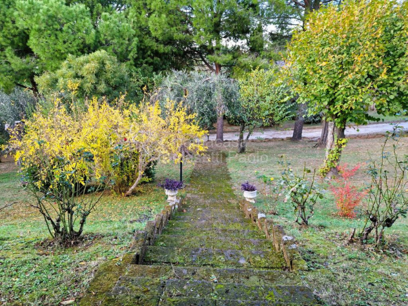 Immagine 12 di Villa in vendita  in roncosambaccio a Fano