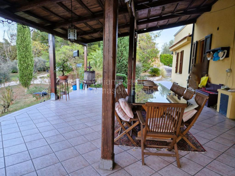 Immagine 24 di Villa in vendita  in roncosambaccio a Fano