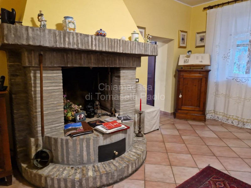 Immagine 28 di Villa in vendita  in roncosambaccio a Fano