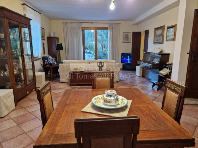 Immagine 32 di Villa in vendita  in roncosambaccio a Fano