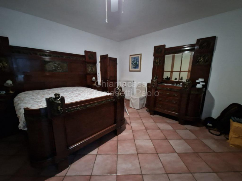 Immagine 43 di Villa in vendita  in roncosambaccio a Fano