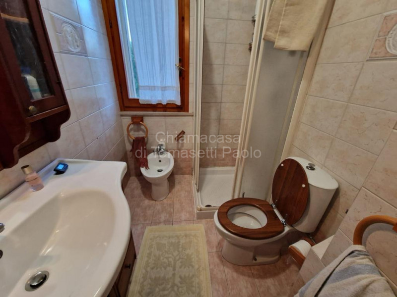 Immagine 47 di Villa in vendita  in roncosambaccio a Fano