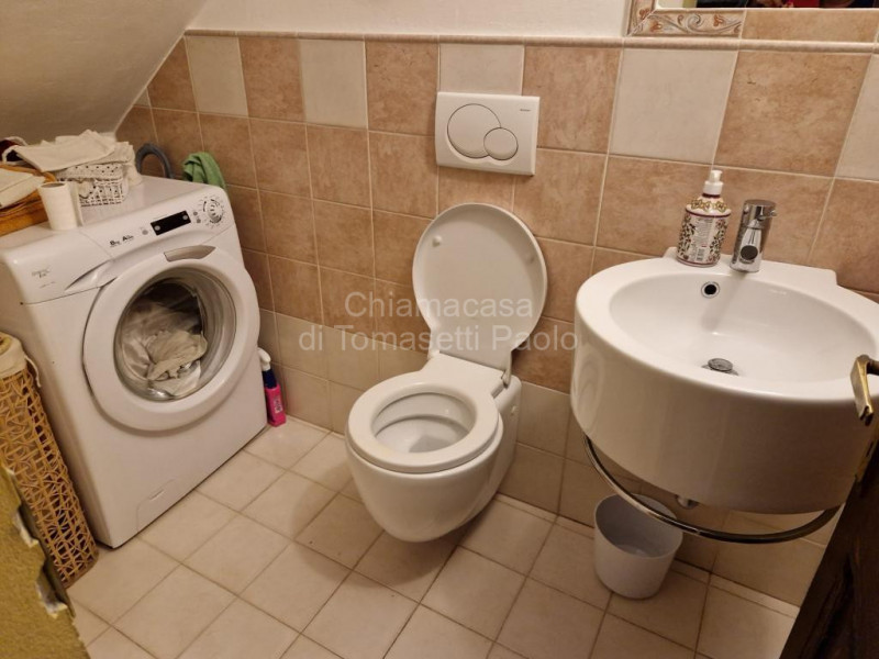 Immagine 50 di Villa in vendita  in roncosambaccio a Fano