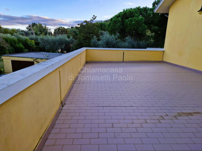 Immagine 51 di Villa in vendita  in roncosambaccio a Fano