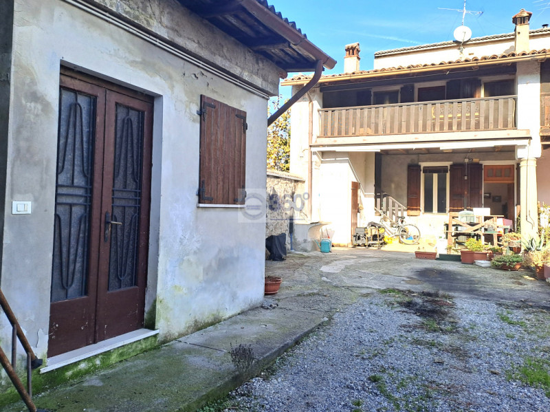 Immagine 3 di Casa indipendente in vendita  in Via S. Martino a Passirano