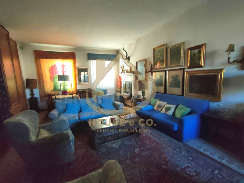 Immagine 1 di Villa in vendita  in Via Sanzio a Mortara