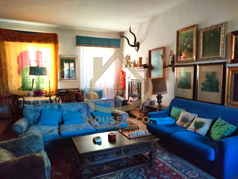 Immagine 2 di Villa in vendita  in Via Sanzio a Mortara