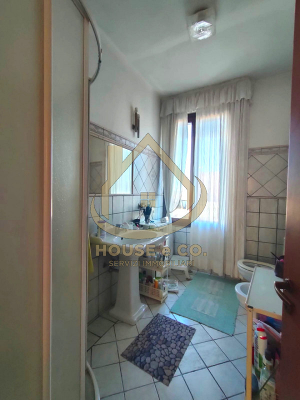 Immagine 21 di Villa in vendita  in Via Sanzio a Mortara