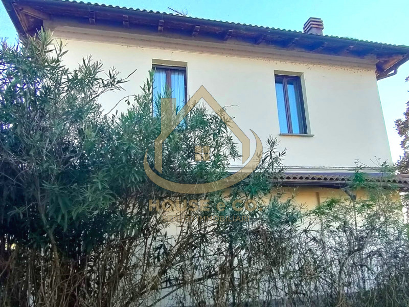 Immagine 38 di Villa in vendita  in Via Sanzio a Mortara