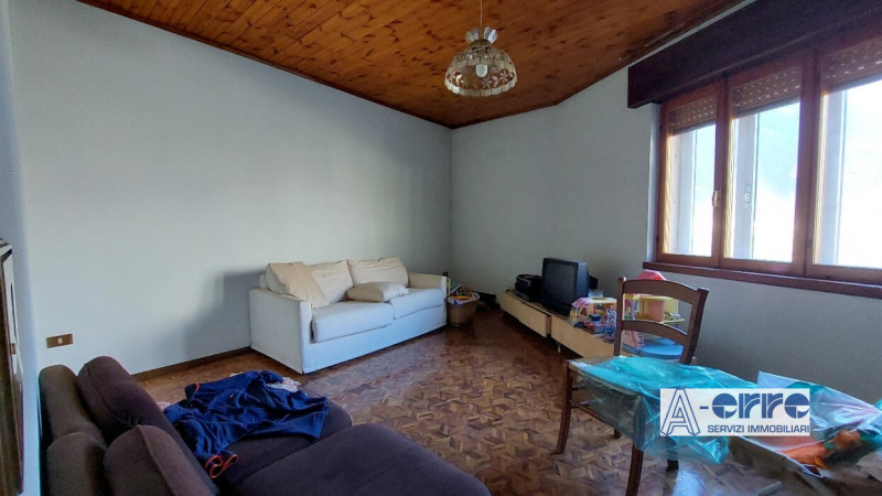 Immagine 2 di Casa indipendente in vendita  a Valbrenta