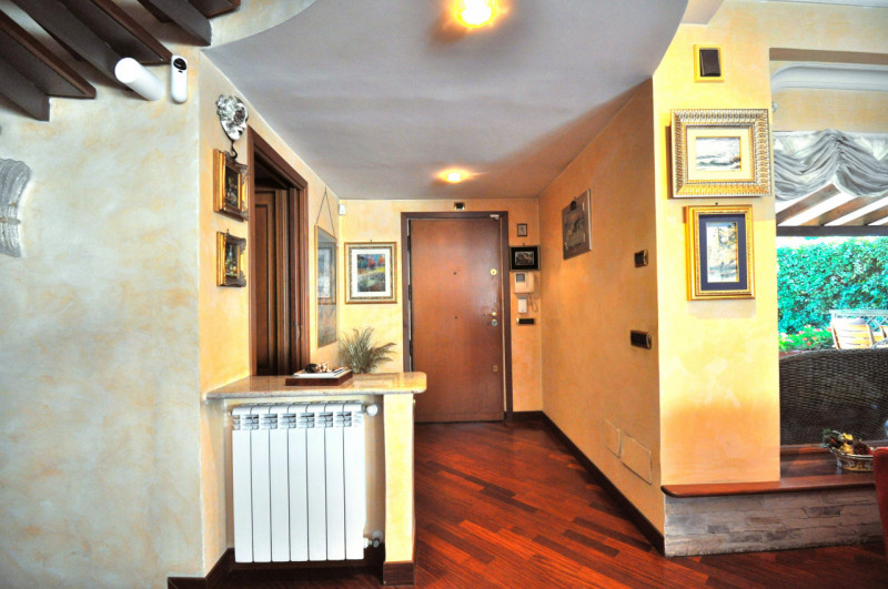 Immagine 15 di Villa in vendita  in Largo Guglielmo La Pegna a Roma