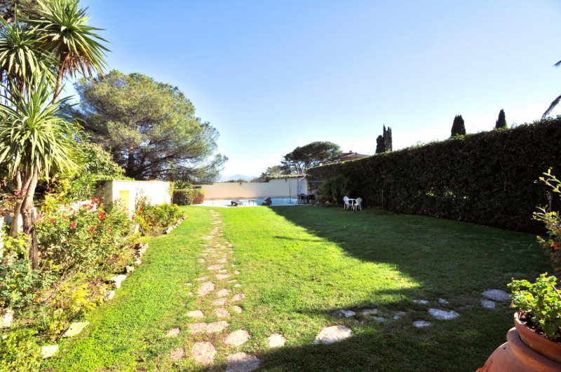 Immagine 16 di Villa in vendita  in Largo Guglielmo La Pegna a Roma