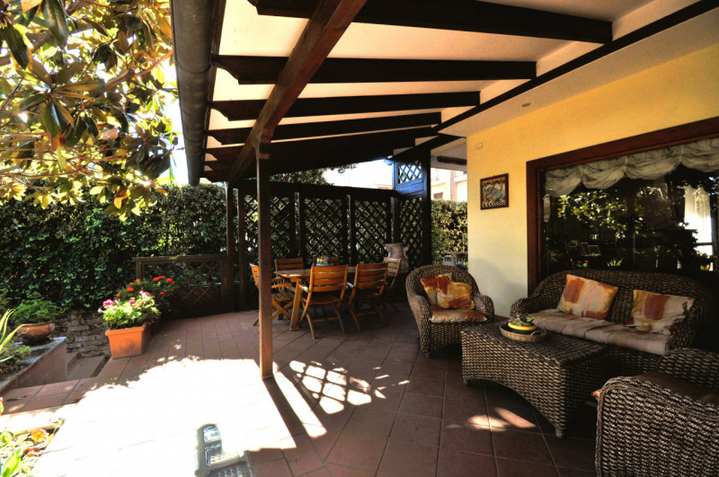 Immagine 20 di Villa in vendita  in Largo Guglielmo La Pegna a Roma