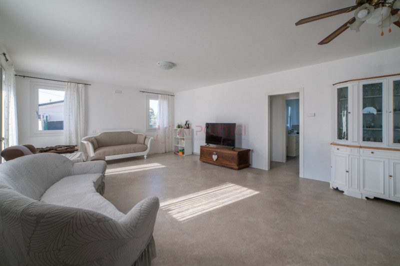 Immagine 2 di Villa in vendita  in Via Buffa a Brugine