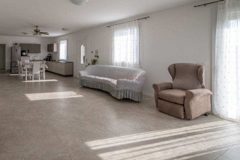 Immagine 4 di Villa in vendita  in Via Buffa a Brugine