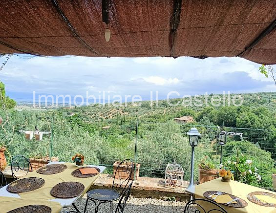 Immagine 2 di Attività commerciale in vendita  in Porta Fiorentina a Paciano