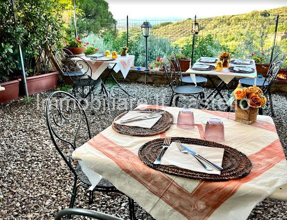 Immagine 13 di Attività commerciale in vendita  in Porta Fiorentina a Paciano