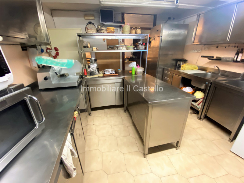 Immagine 21 di Attività commerciale in vendita  in Porta Fiorentina a Paciano