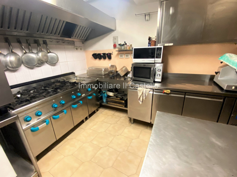 Immagine 23 di Attività commerciale in vendita  in Porta Fiorentina a Paciano