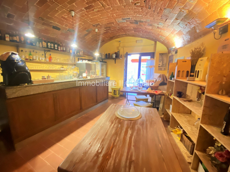 Immagine 24 di Attività commerciale in vendita  in Porta Fiorentina a Paciano