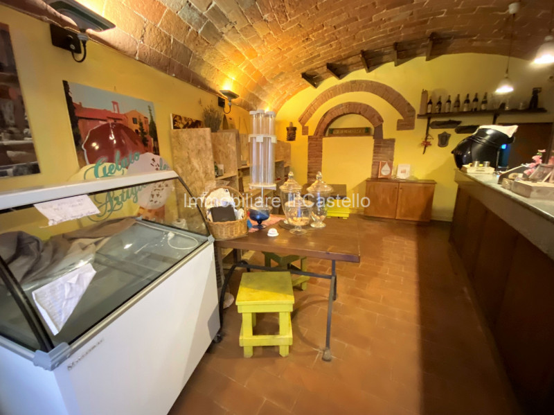 Immagine 25 di Attività commerciale in vendita  in Porta Fiorentina a Paciano