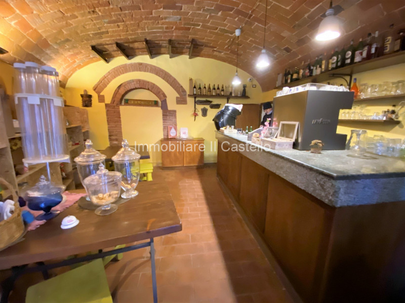 Immagine 26 di Attività commerciale in vendita  in Porta Fiorentina a Paciano