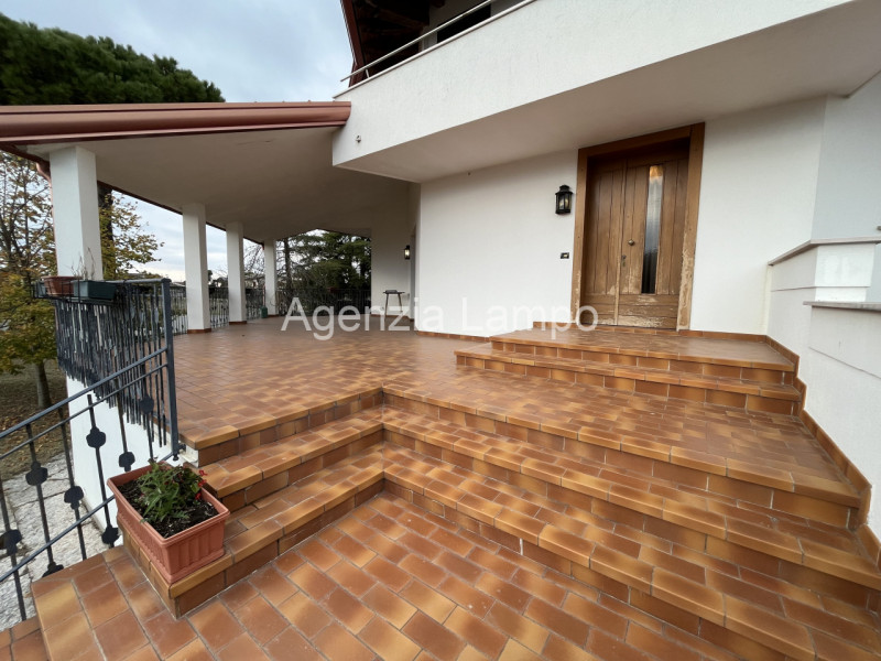 Immagine 2 di Villa in vendita  in Via de Gasperi a Eraclea