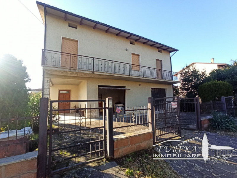 Immagine 4 di Casa indipendente in vendita  in via roma 152 a Castiglione Del Lago