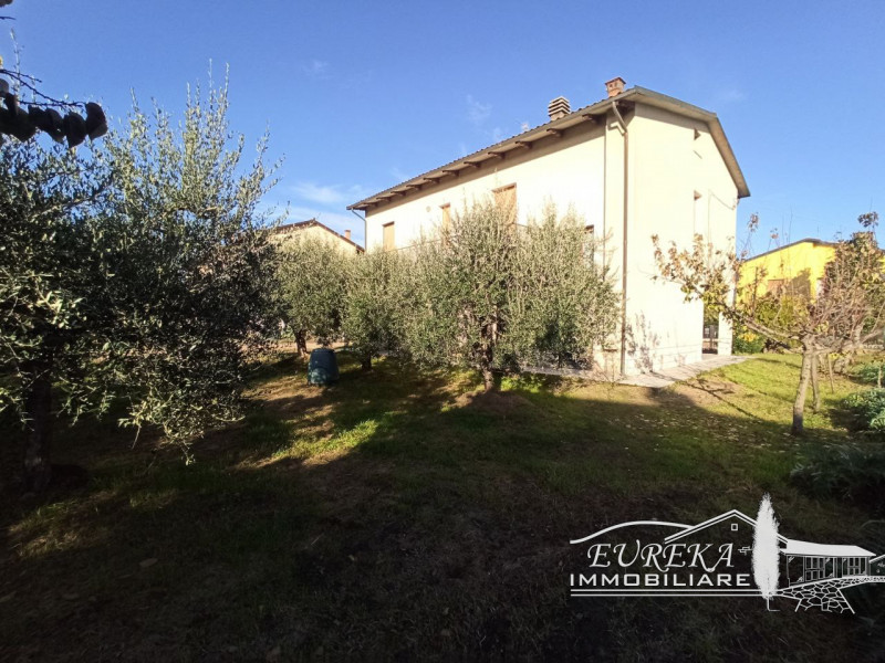 Immagine 10 di Casa indipendente in vendita  in via roma 152 a Castiglione Del Lago