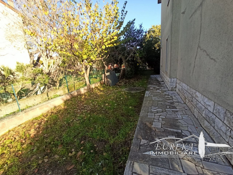 Immagine 13 di Casa indipendente in vendita  in via roma 152 a Castiglione Del Lago