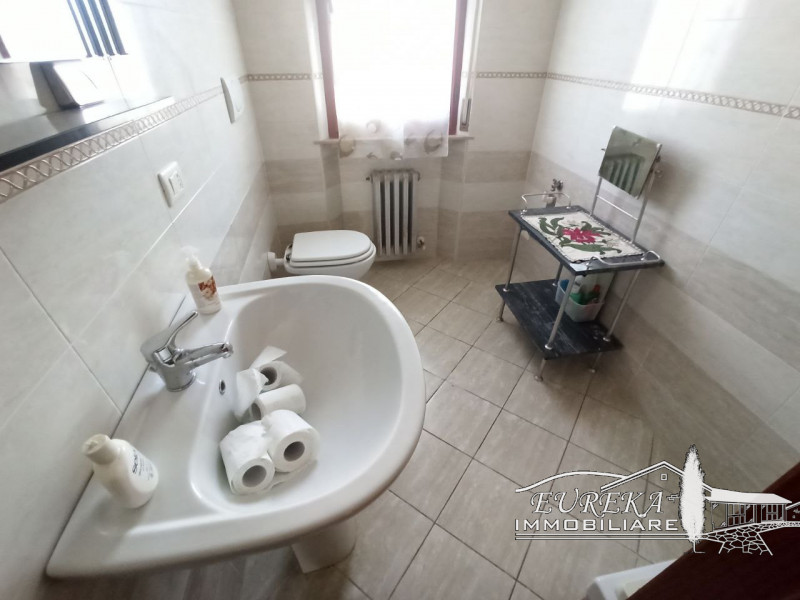 Immagine 28 di Casa indipendente in vendita  in via roma 152 a Castiglione Del Lago